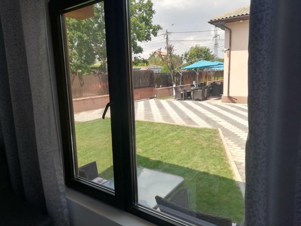 Отель Casa Marronne Костинешти Экстерьер фото